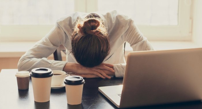 النساء أكثر عرضة للاحتراق النفسي بسبب ضغوط العمل.. كيف تستعيدين نفسك؟